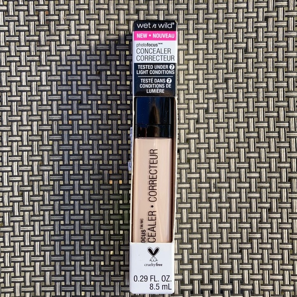 ⚜️Revlon and Wet n Wild Makeup Bundle! - Picture 5 of 6